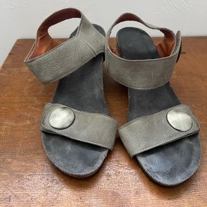 Taos grey leather sandal with cork footbed // EUC // size 10/10.5